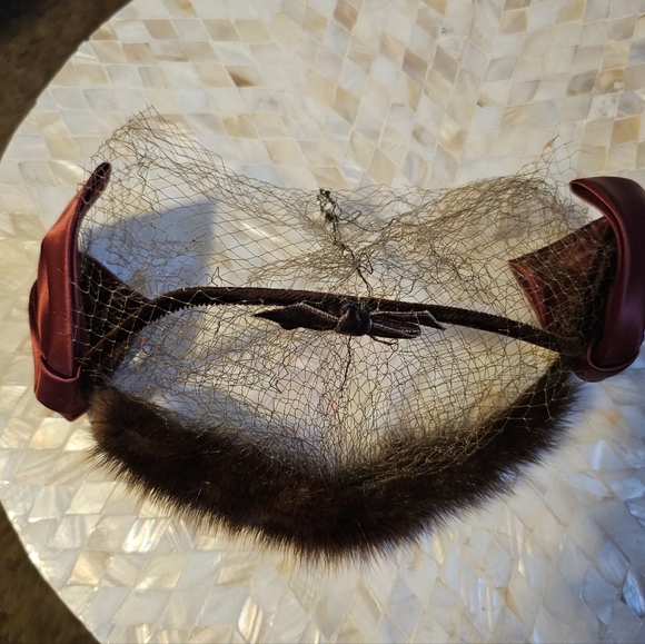 Vintage 40s 50s Fascinator Hat Brown Velvet and Red Satin with Tulle and Fur - Picture 2 of 8